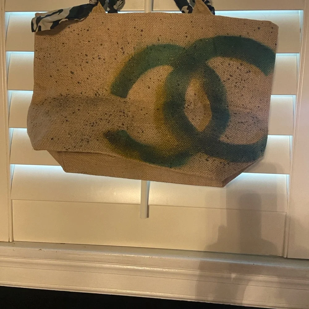NEW STRAW TOTE Bag - Green and Yellow locking double C’s - Picture 3 of 7